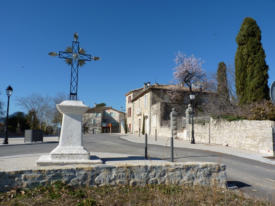 AAAAA Place du village de Valflaunes en AOC Coteaux du Languedoc Pic Saint Loup
